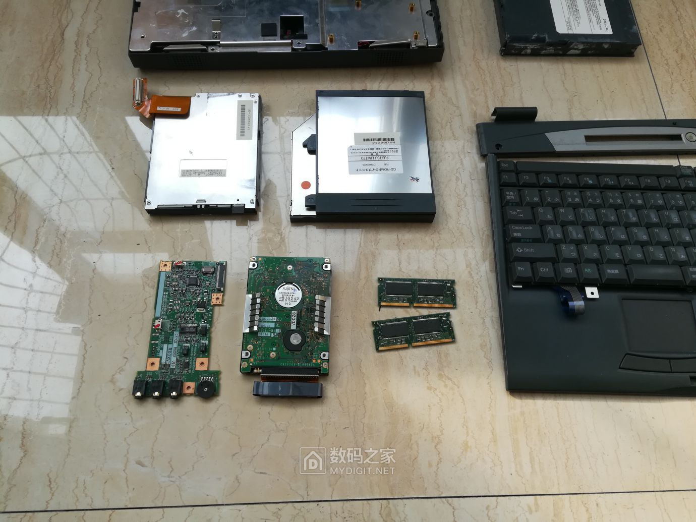 拆解打理维修一台古董富士通笔记本电脑fujitsufmv655