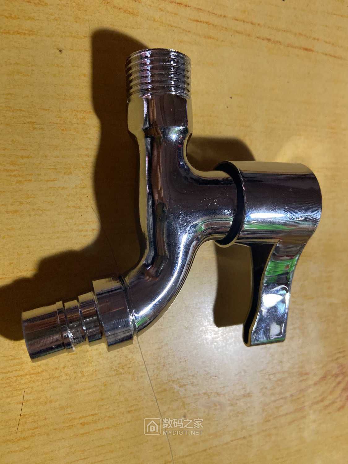 一个水龙头锌合金塑料阀体