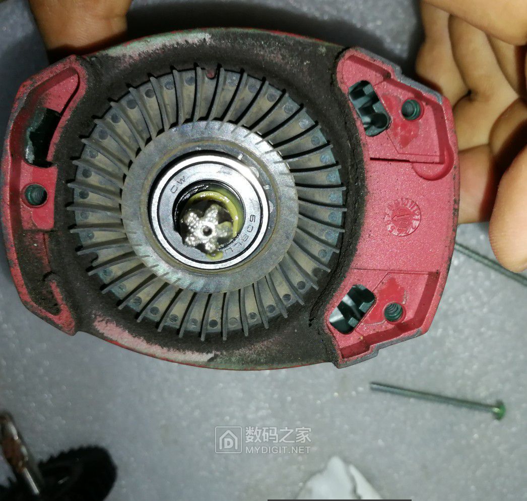 麦太保sb660电钻小拆赠送a9线夹电容一包手机充电头一堆