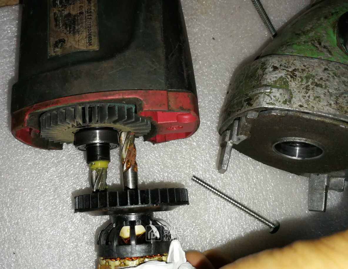 麦太保sb660电钻小拆赠送a9线夹电容一包手机充电头一堆