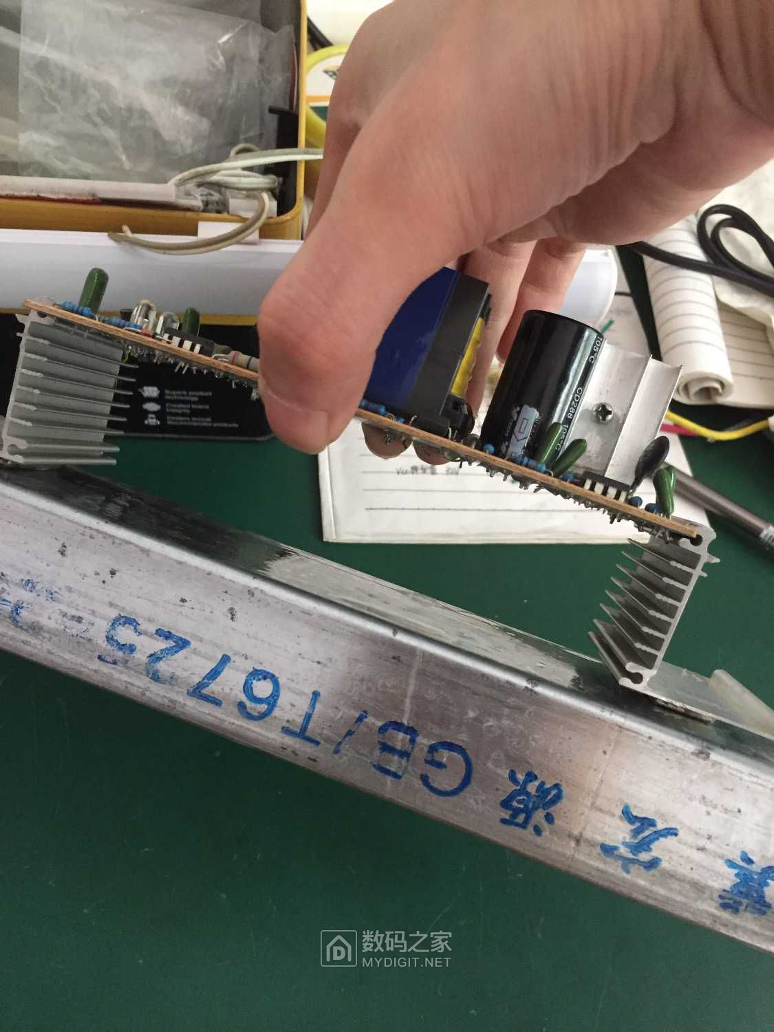 做个简易PCB夹具 - 能工巧匠 数码之家