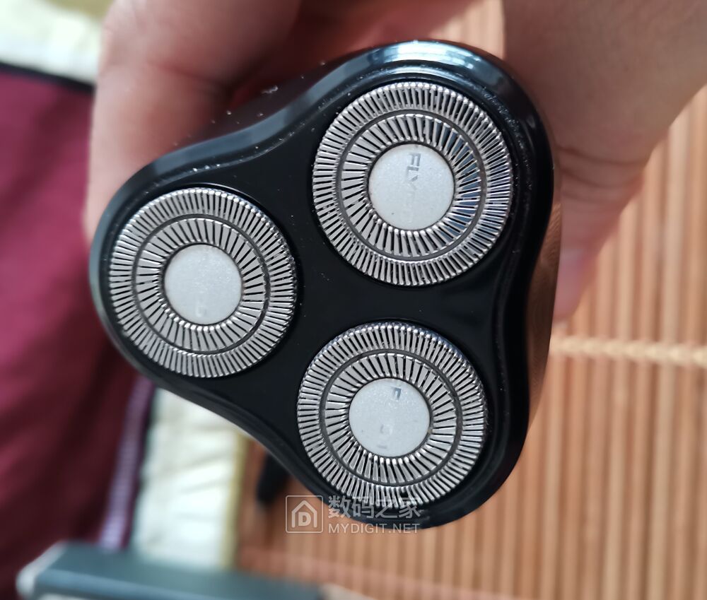 简单修理一个老爸用的飞科fs370刮胡刀