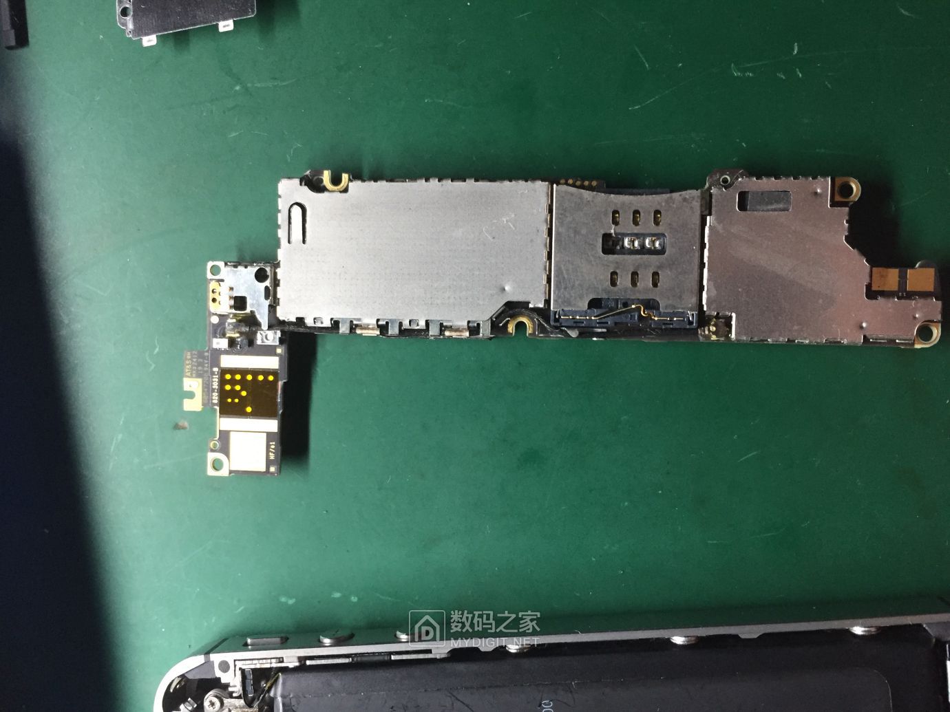 拆多年前买的iphone4s - 拆机乐园 数码之家