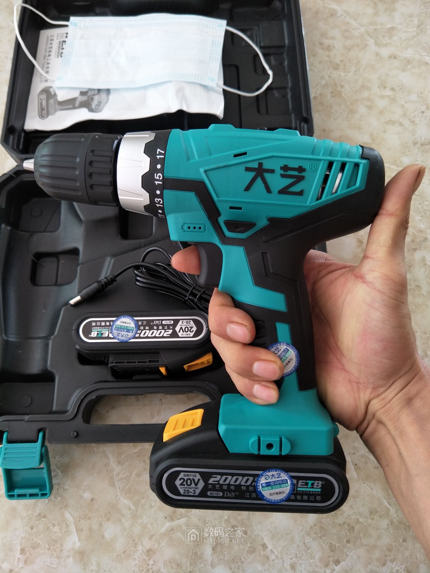 拆一个大艺12v手电钻电池买来用在我的无刷钻上