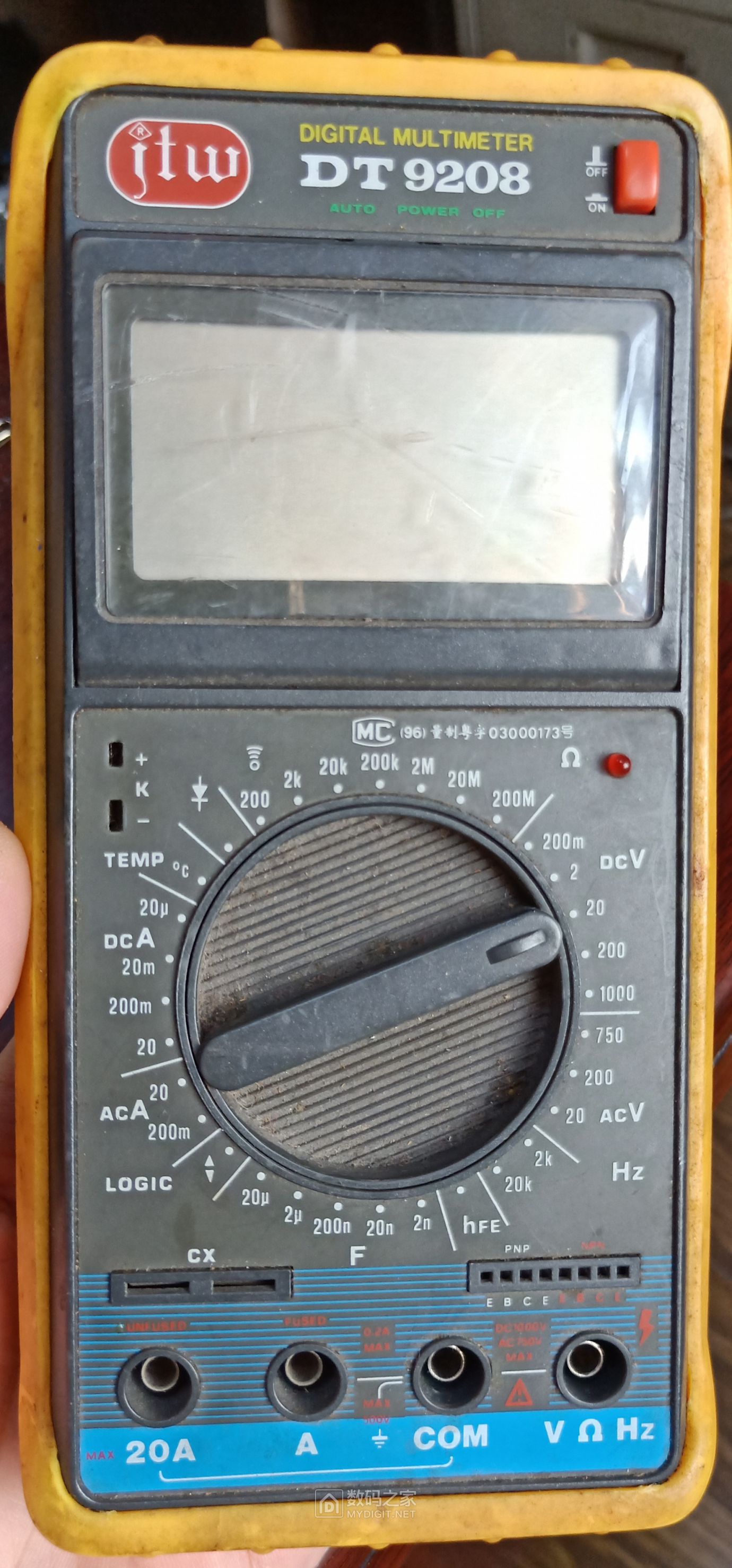 又从朋友处抢来一块dt9208万用表进行清理和简单校准