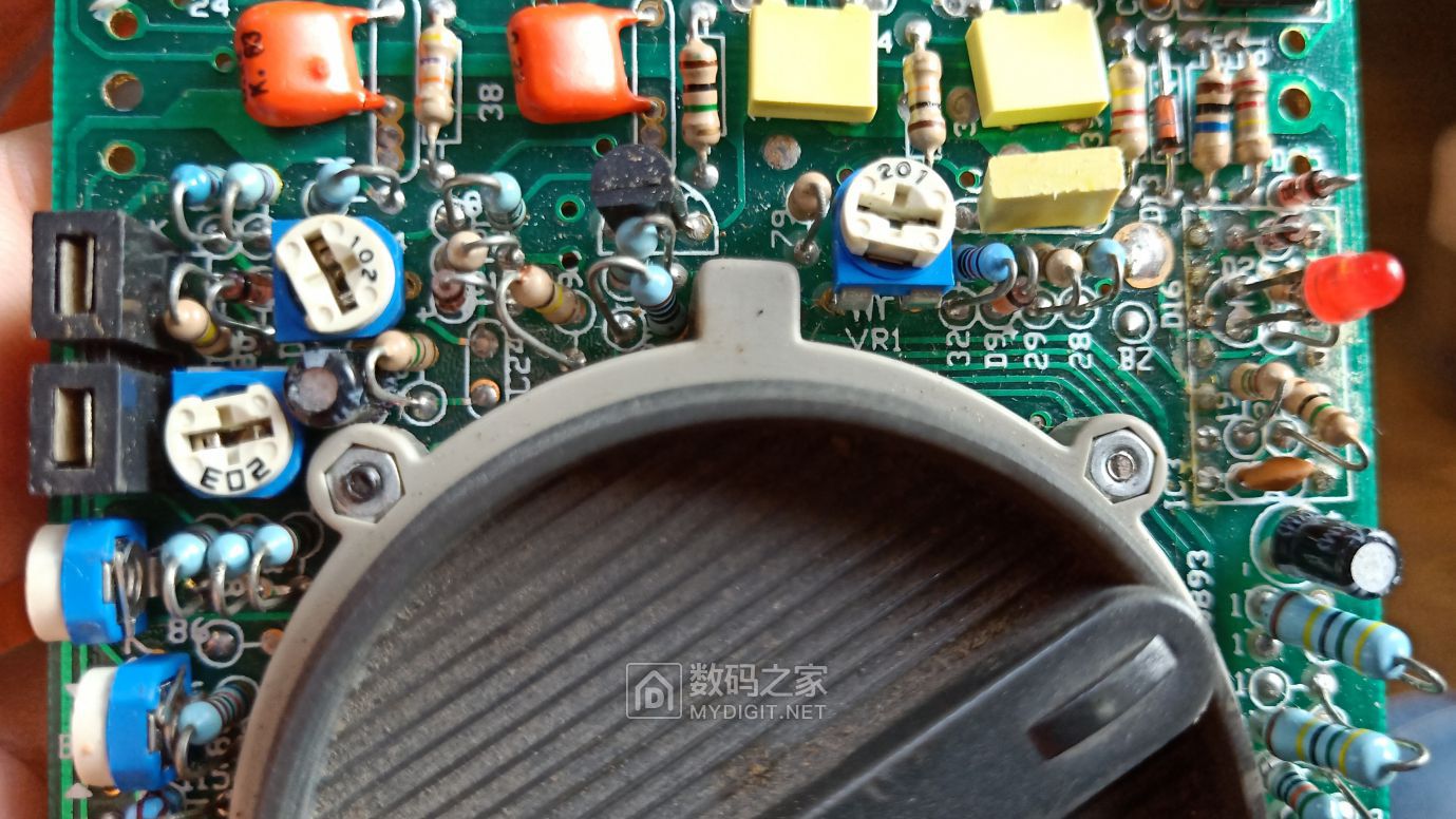 又从朋友处抢来一块dt9208万用表进行清理和简单校准