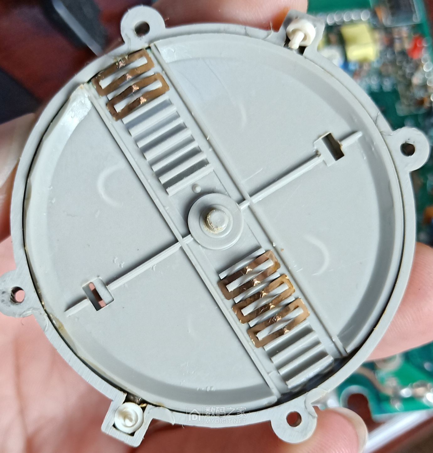 又从朋友处抢来一块dt9208万用表,进行清理和简单校准