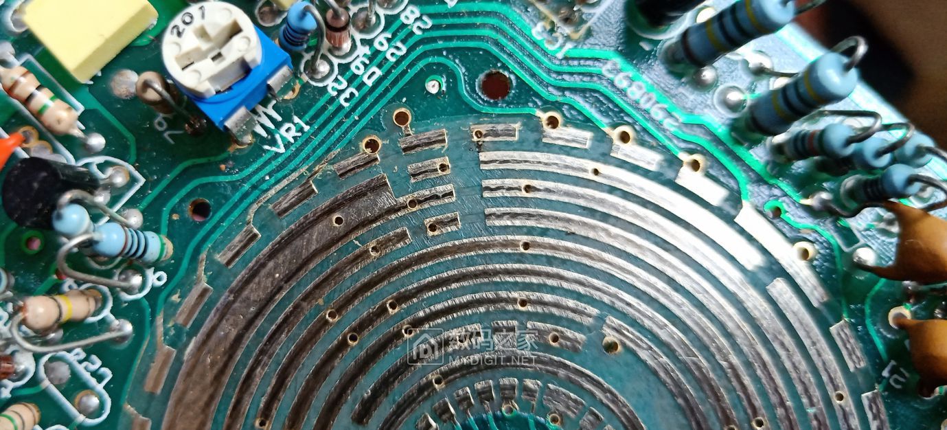 又从朋友处抢来一块dt9208万用表进行清理和简单校准