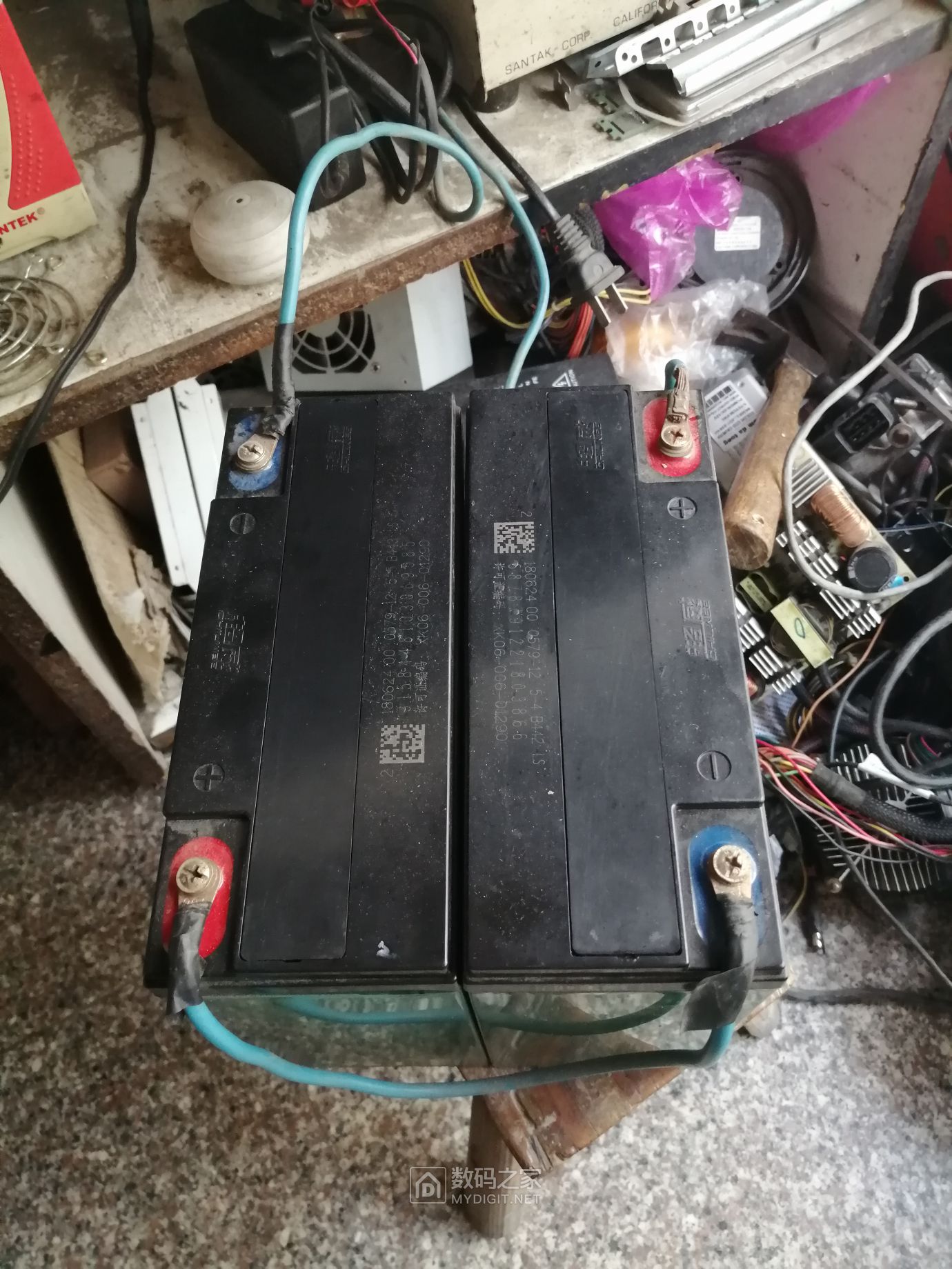 用了两年的蓄电池我要试试修复