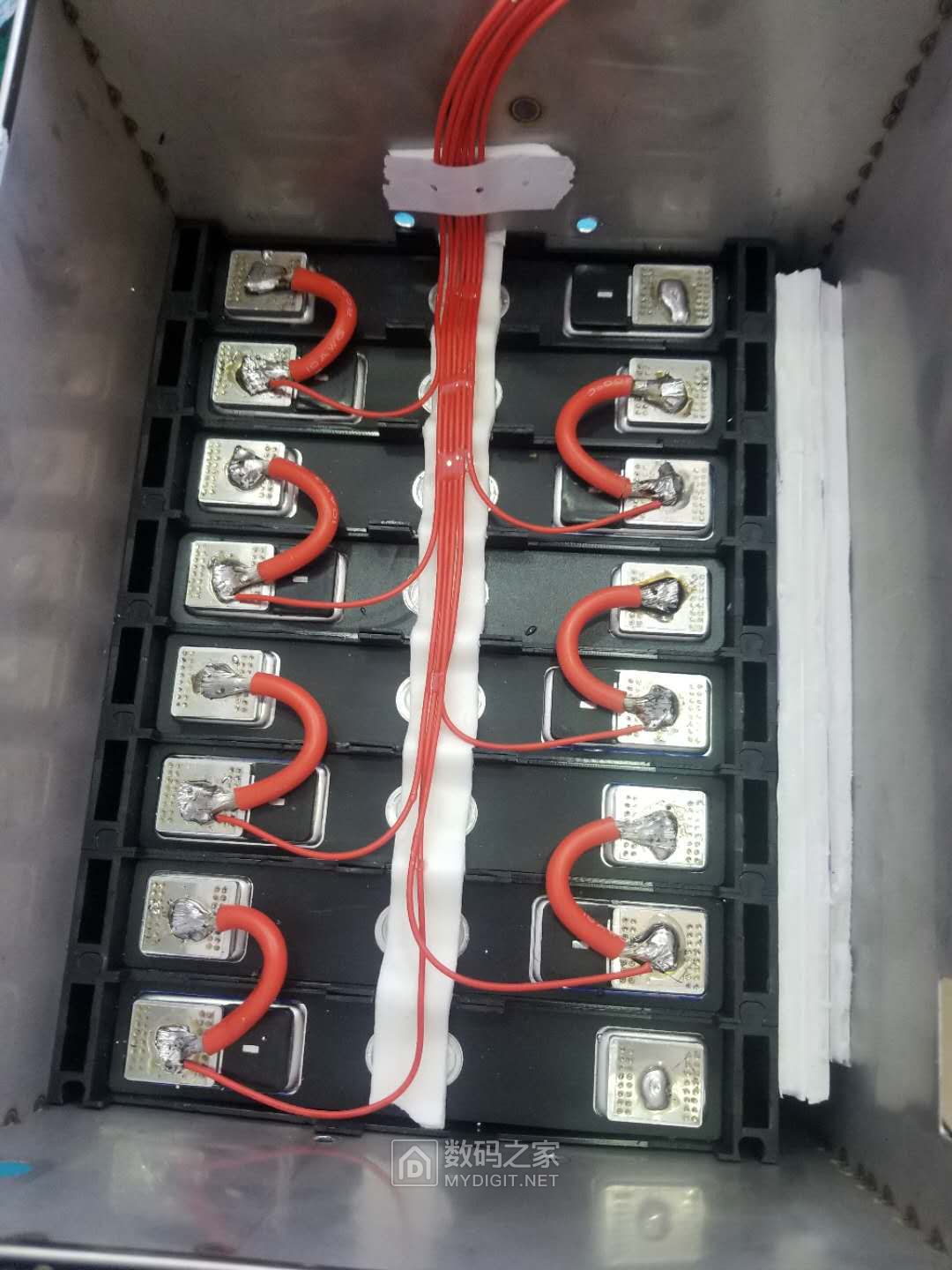 72v电摩梯形大单体三元锂电池安装