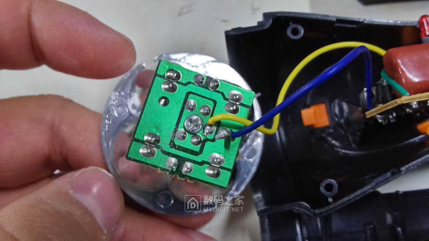 拆个康铭充电手电筒