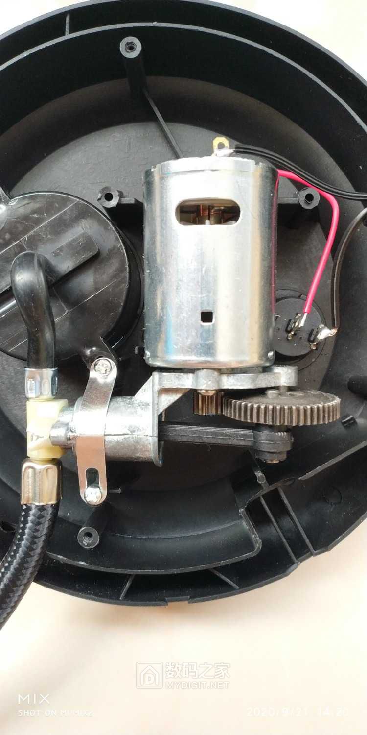 也拆一个车载充气泵这个是铁的