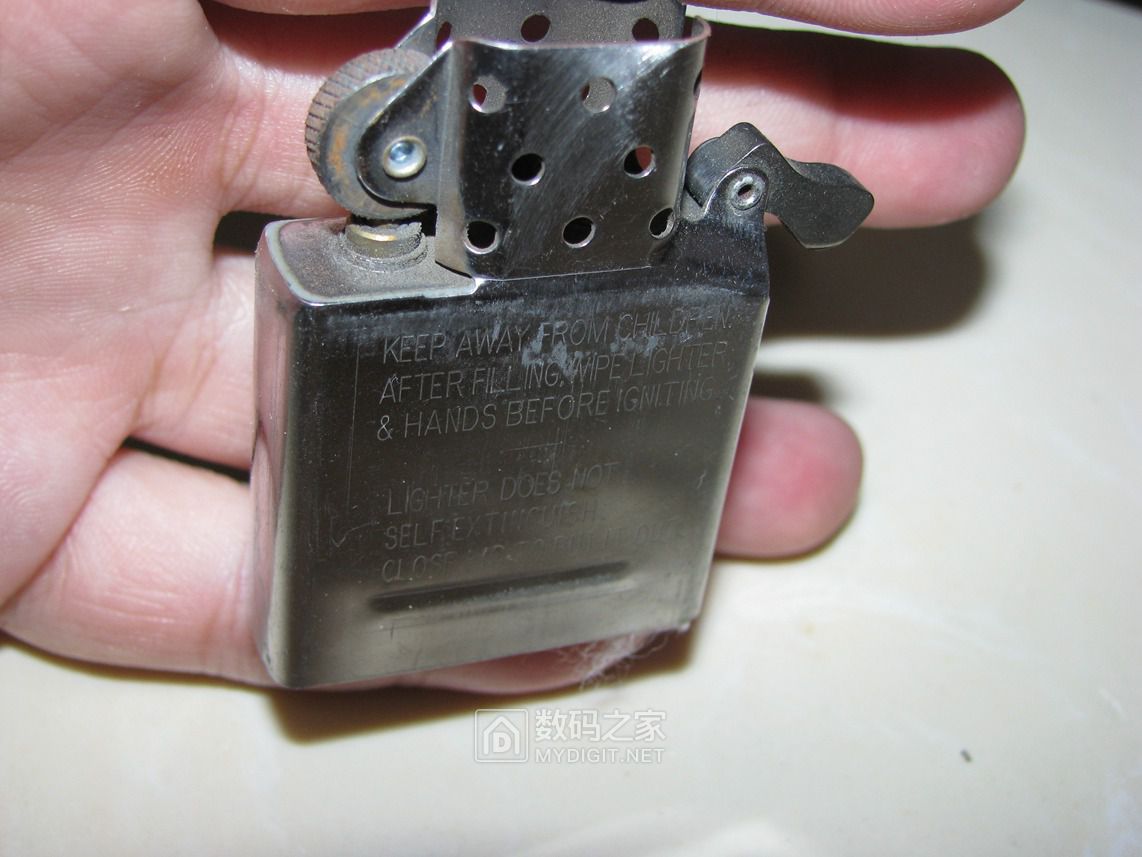 拆解两个芝宝打火机