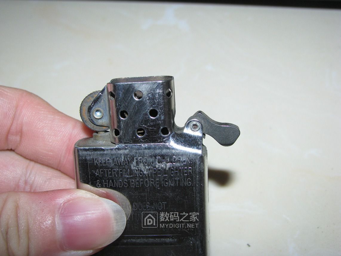 拆解两个芝宝打火机