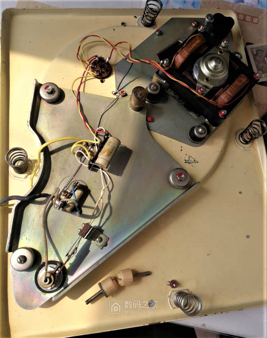 46年前的中华206电唱机拆开清理一下