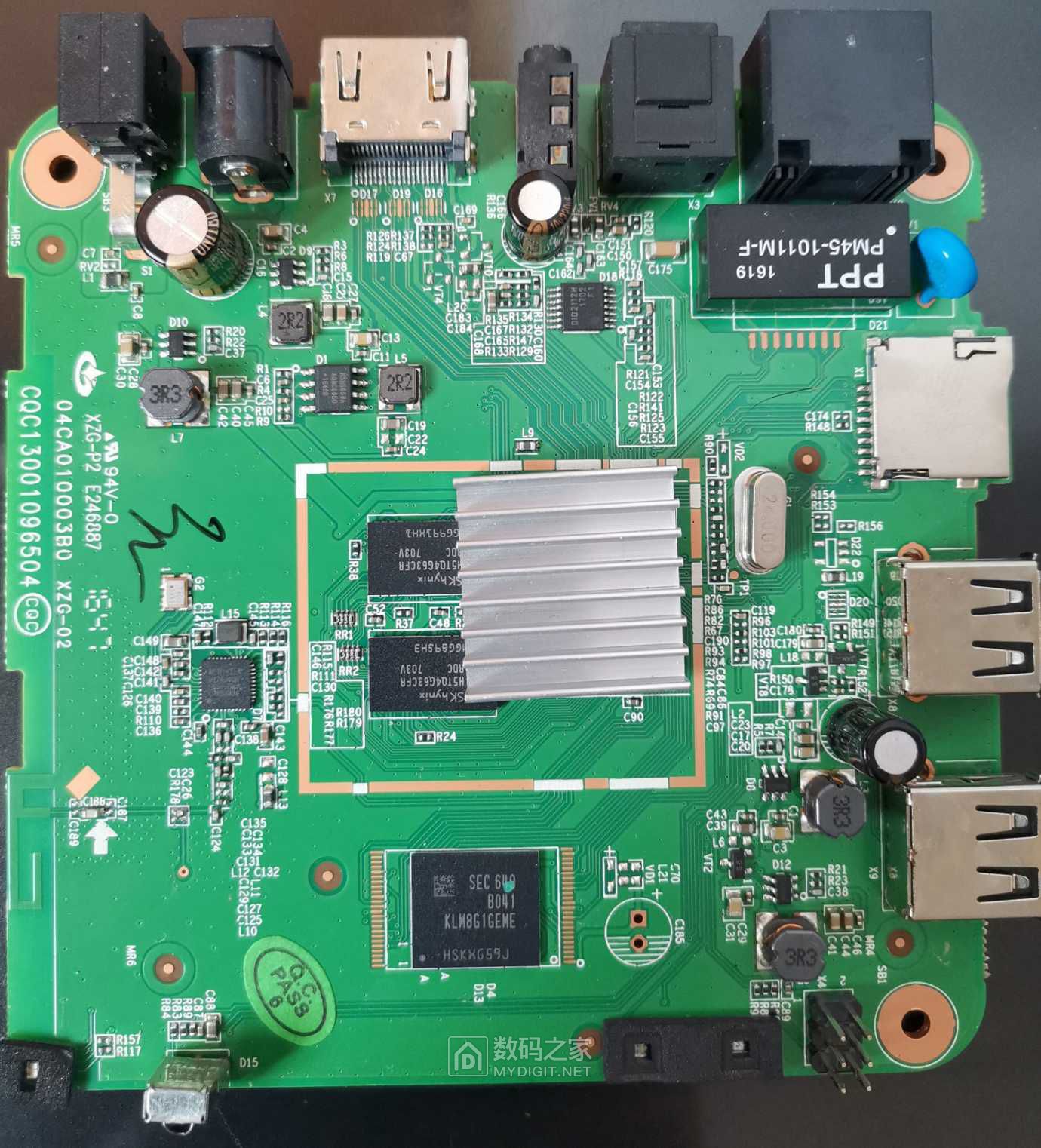 拆个电信版中兴zxv10b860av11电视盒子