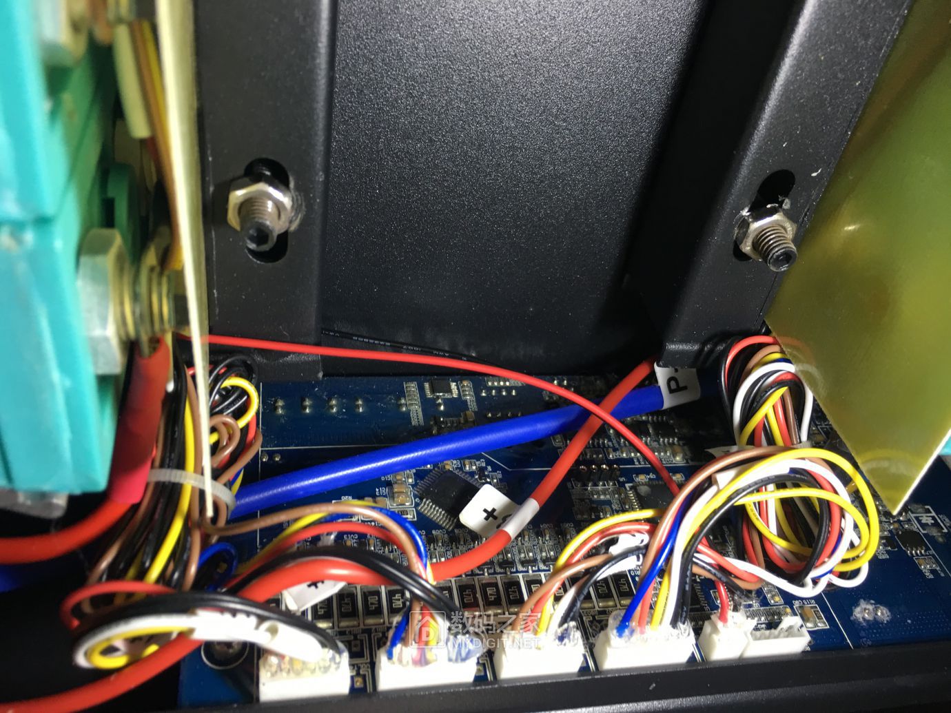 保护板位置特写