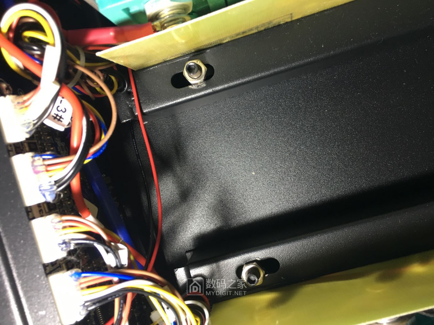 保护板位置特写