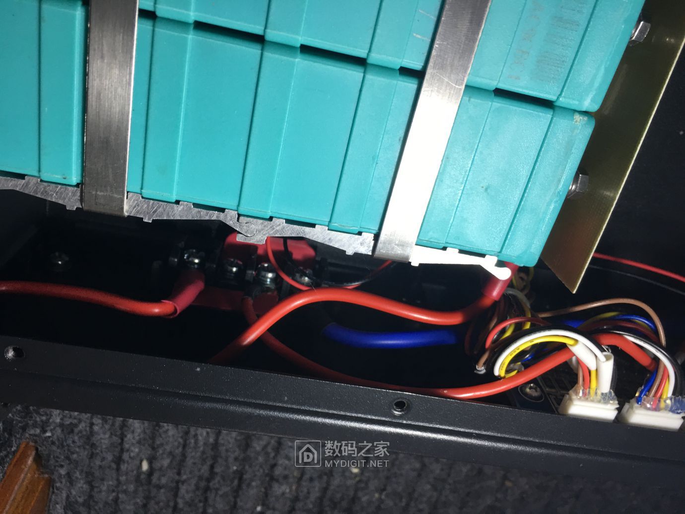 保护板位置特写