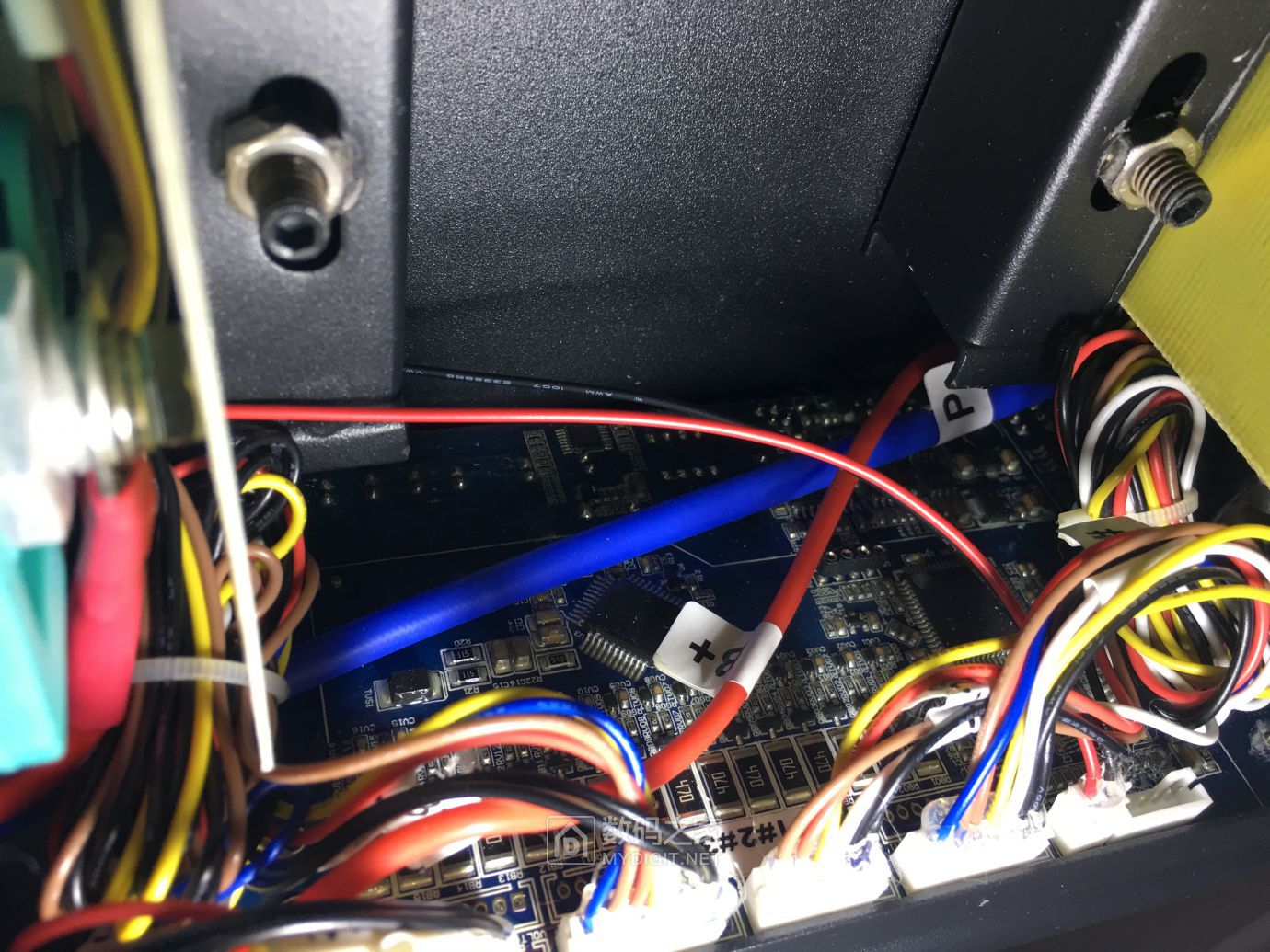 保护板位置特写