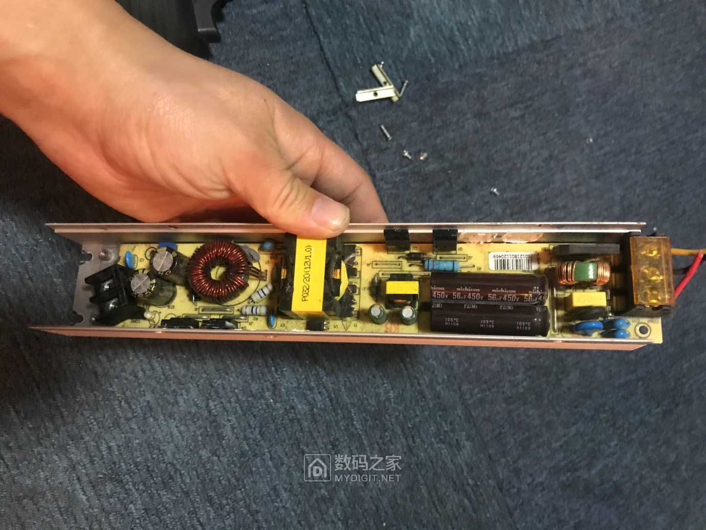 拆蓝景12v~12.5a电源 - 拆机乐园 数码之家