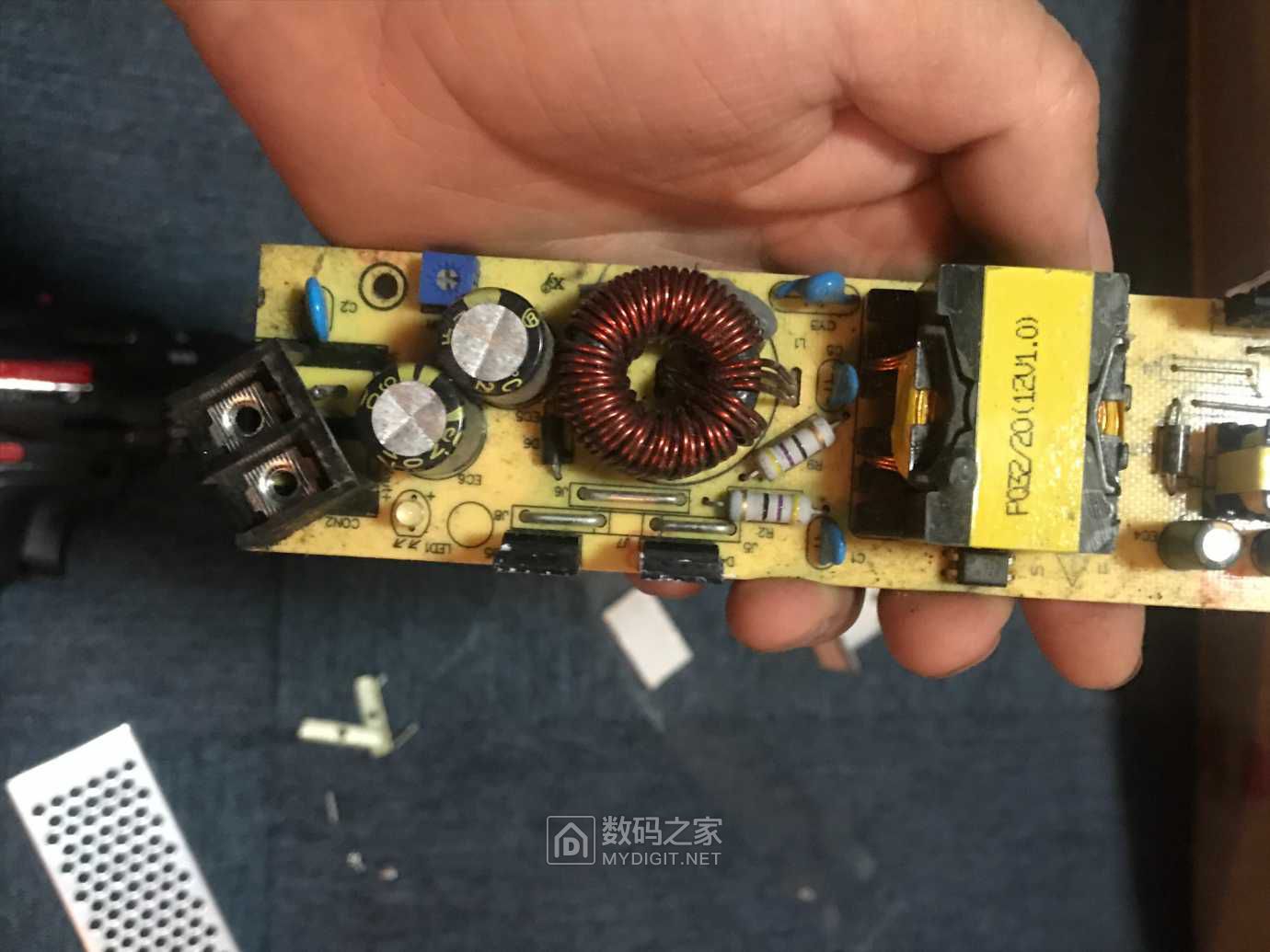 拆蓝景12v~12.5a电源 - 拆机乐园 数码之家