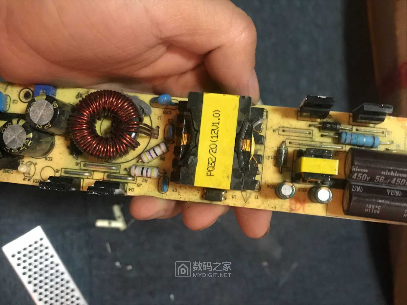 拆蓝景12v~12.5a电源 - 拆机乐园 数码之家