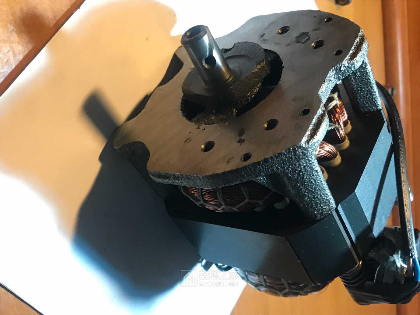 电冰箱压缩机拆解 - 拆机乐园 数码之家