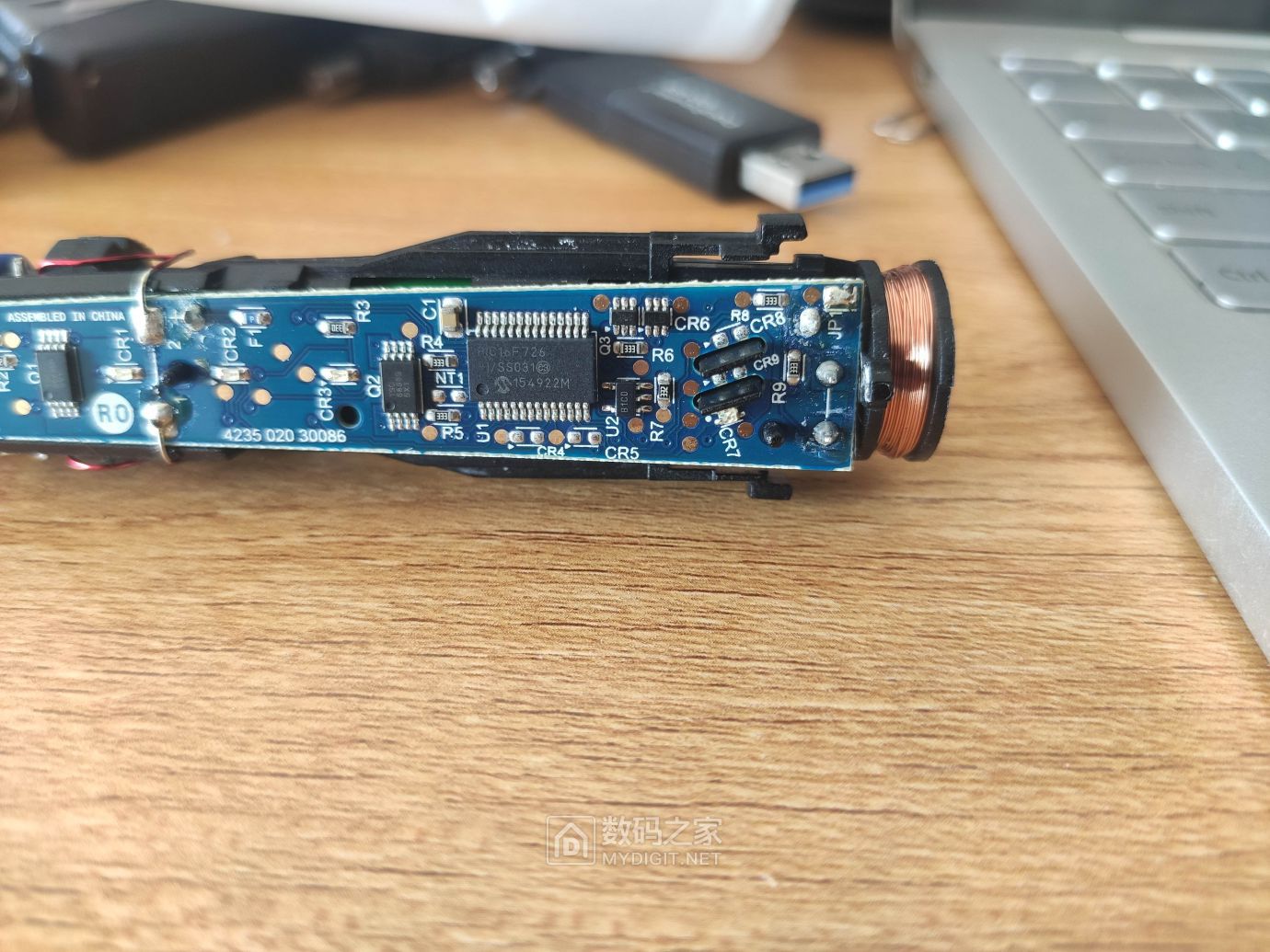 拆飞利浦电动牙刷hx6730,请教充满电3.85v? - 拆机乐园 数码之家