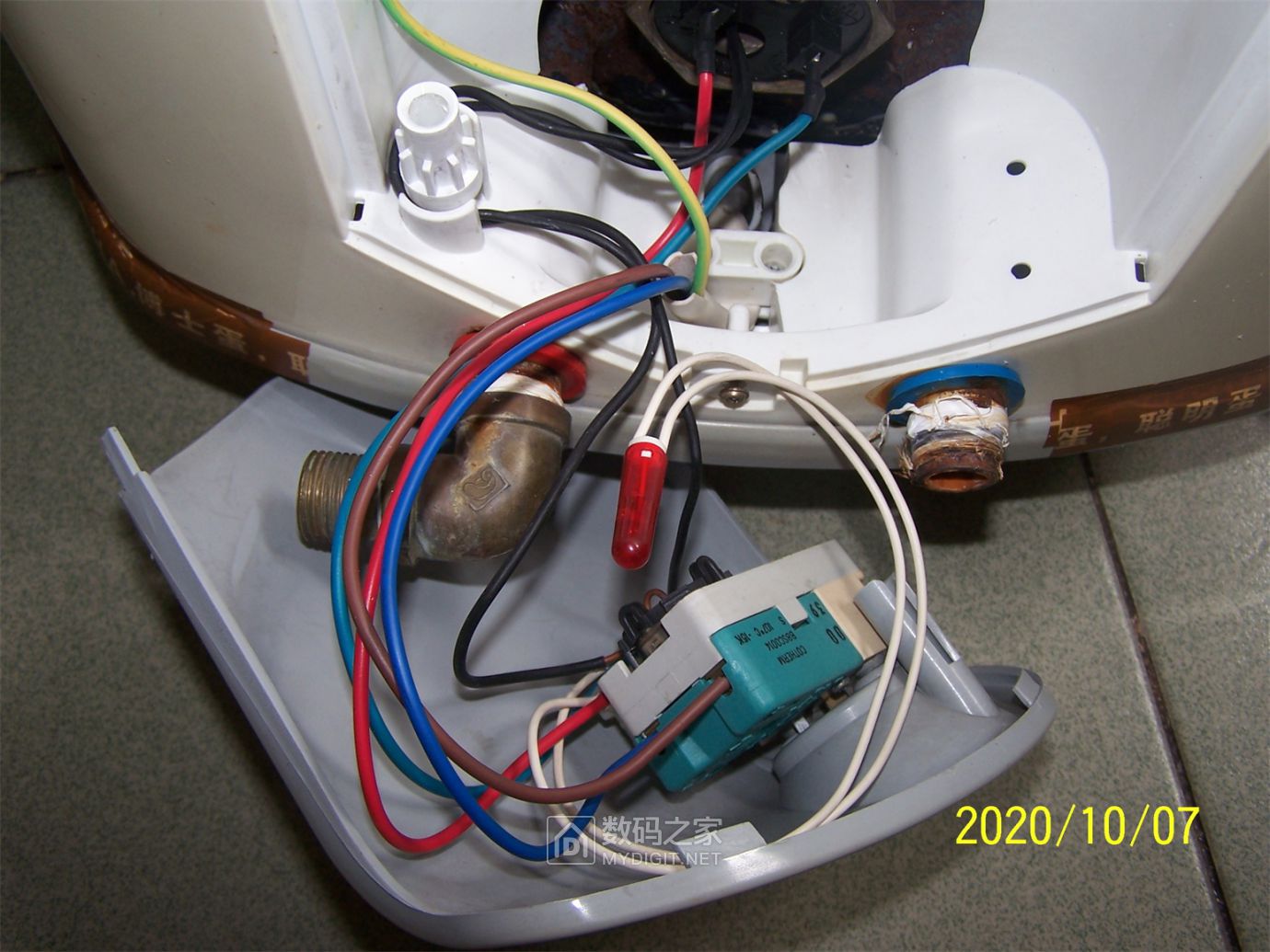 拆修内胆漏水30升储水式电热水器