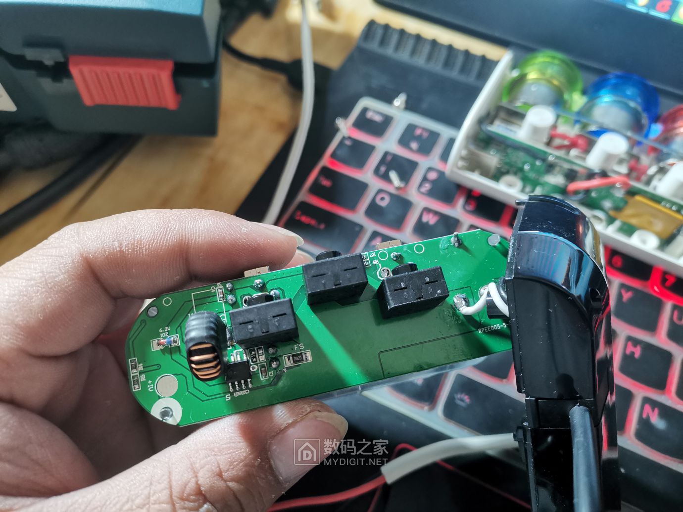 拆解沿途的点烟器一拖三顺便对比4年前的老款