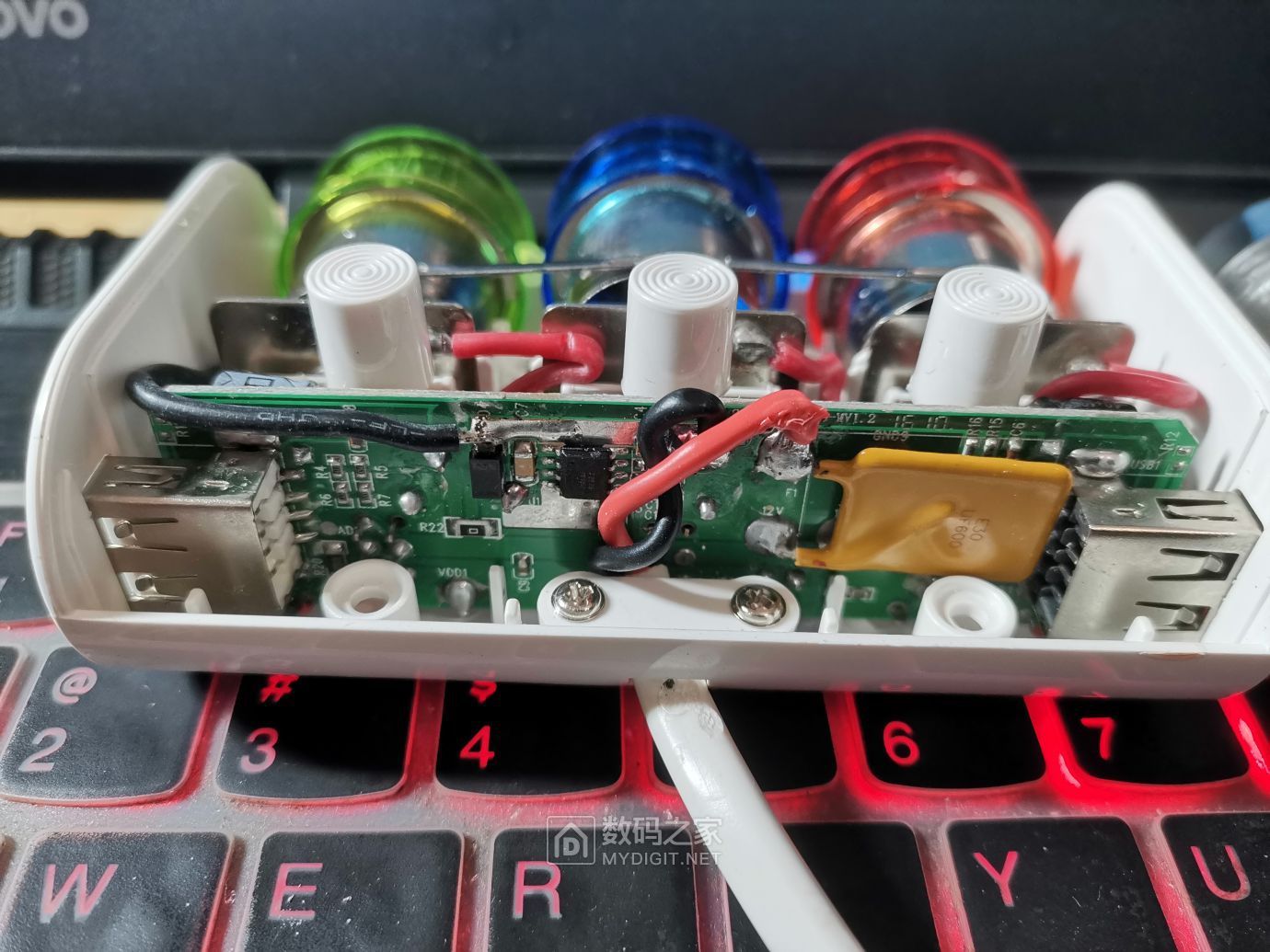 拆解沿途的点烟器一拖三顺便对比4年前的老款