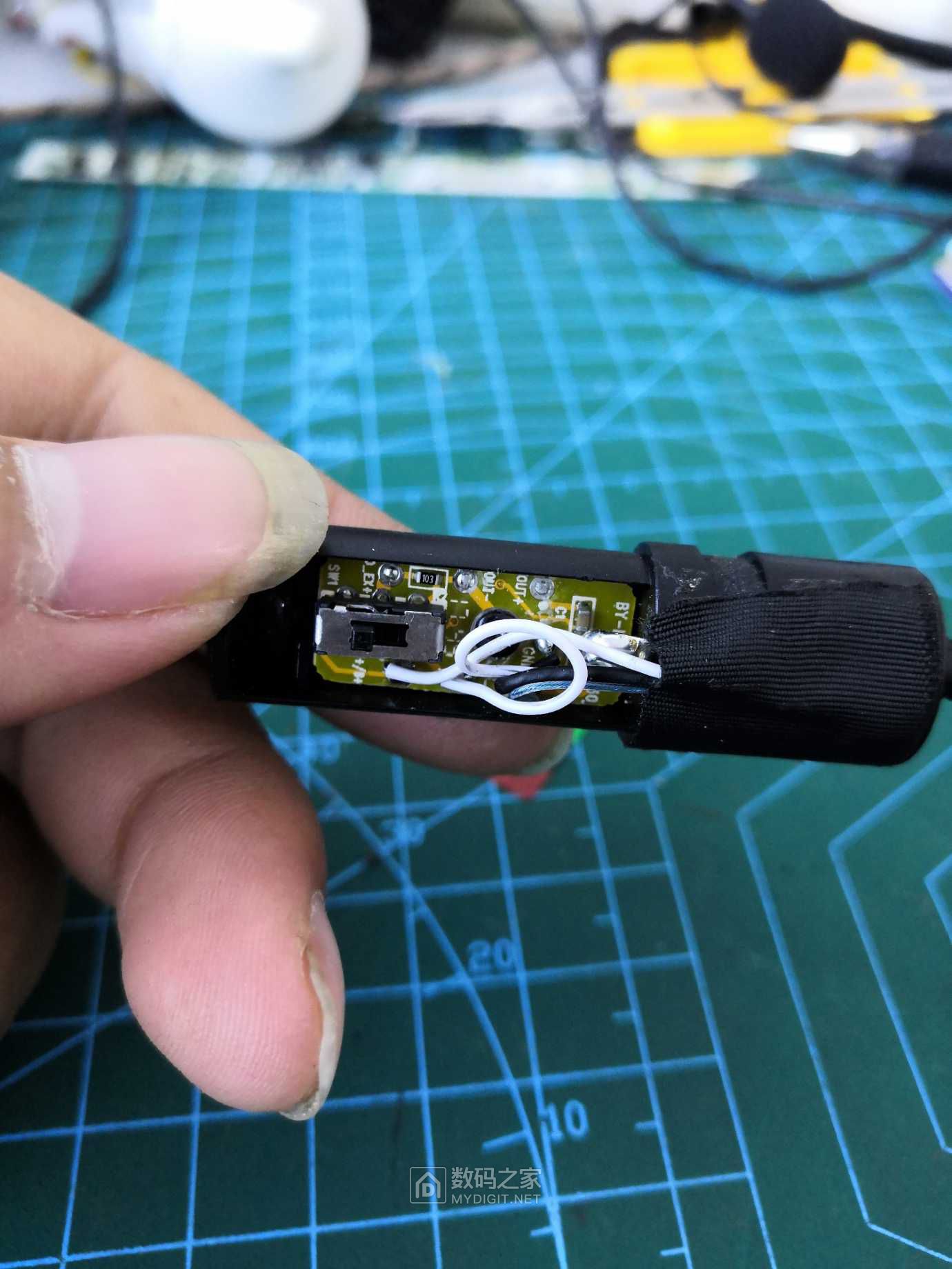 拆解一个博雅的领夹麦克风博雅麦克风拆解