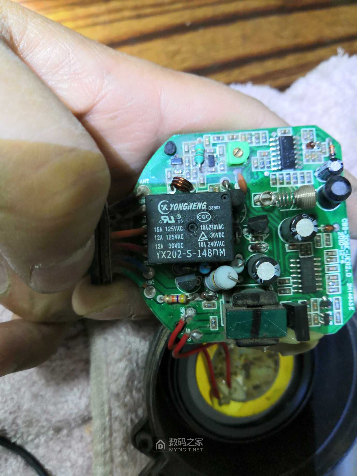 拆一个爱玛电动车防盗报警器