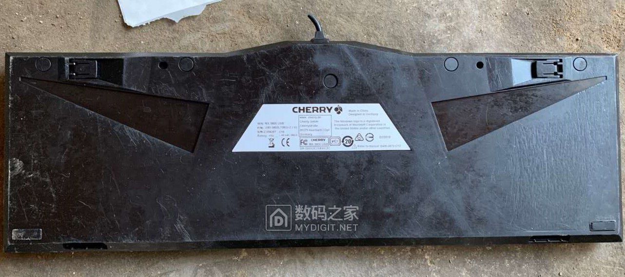 键盘原始状态背面