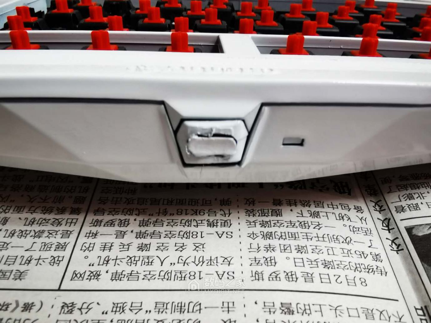 接口用美纹纸封住，不然漆进去就坏了。