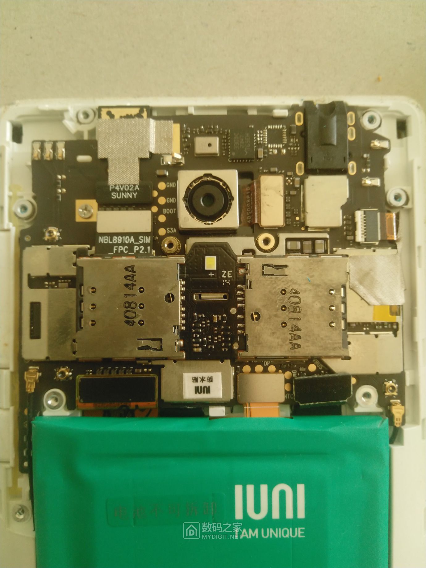 6年前的艾优尼旗舰手机iuniu3拆机