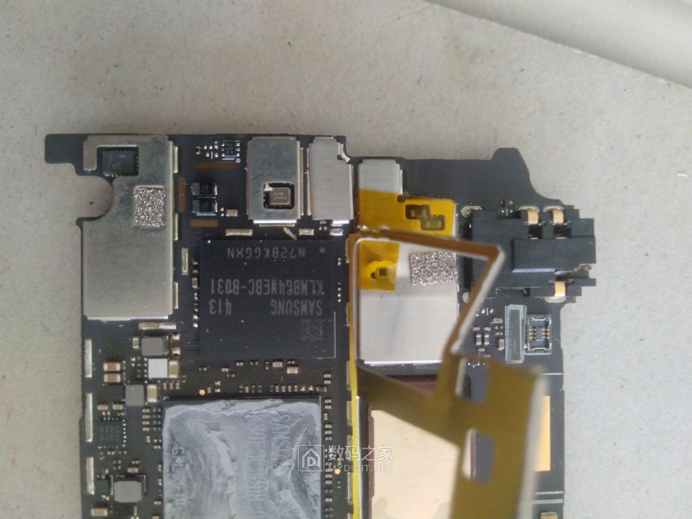 6年前的艾优尼旗舰手机iuniu3拆机