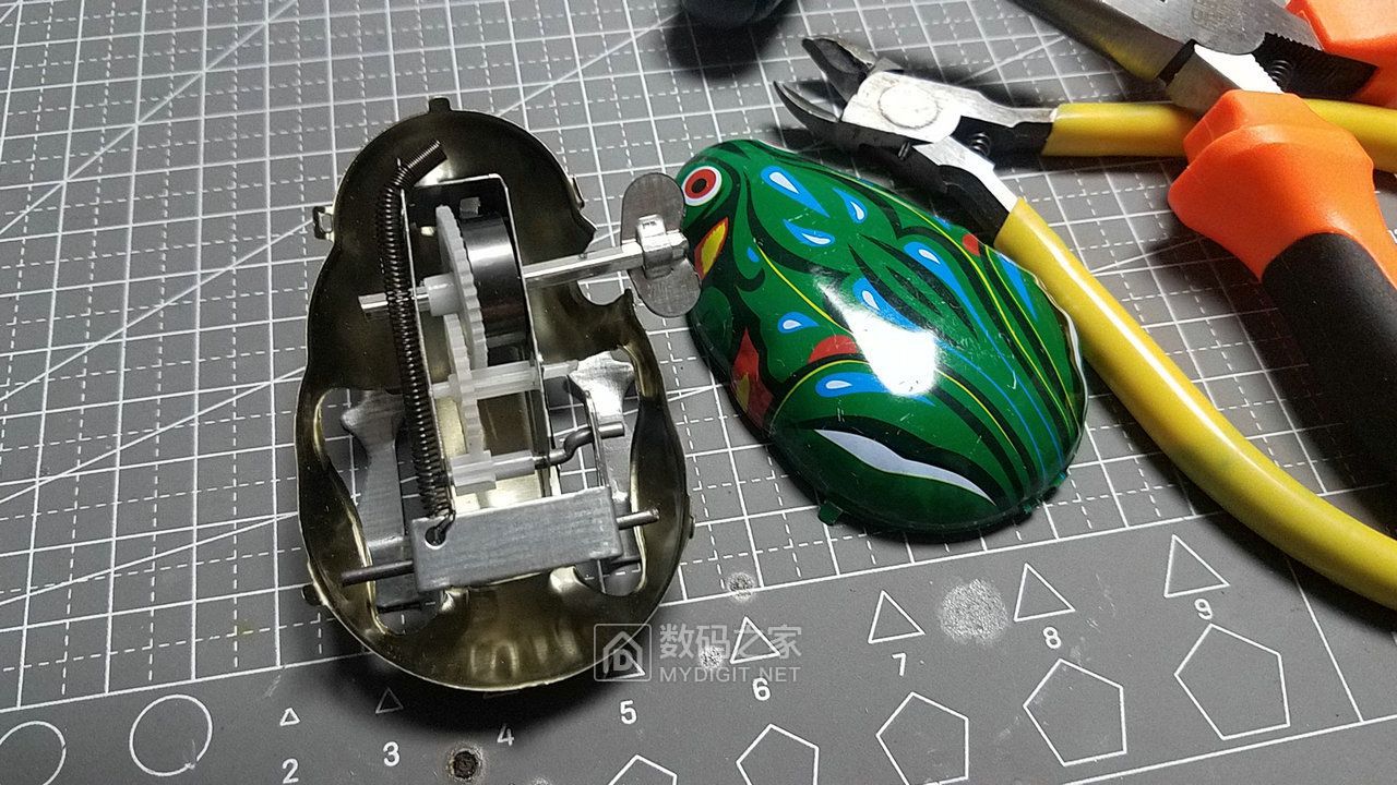 铁皮玩具铁皮青蛙当年是铁齿轮80后的记忆