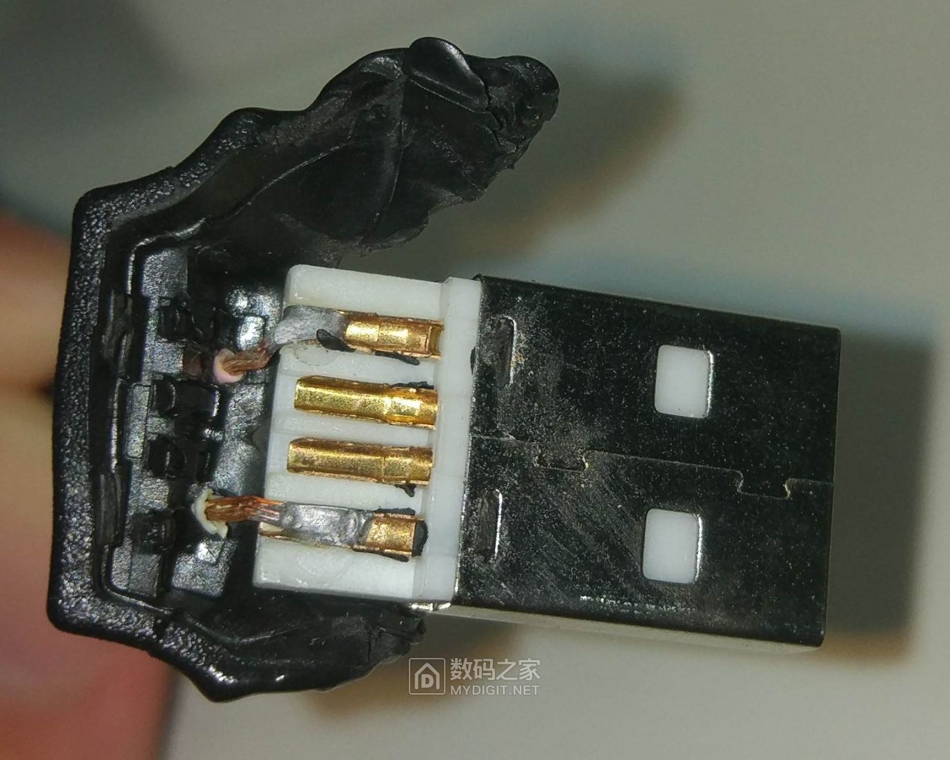 数码城买的sata硬盘转usb线供电正负极居然会接反