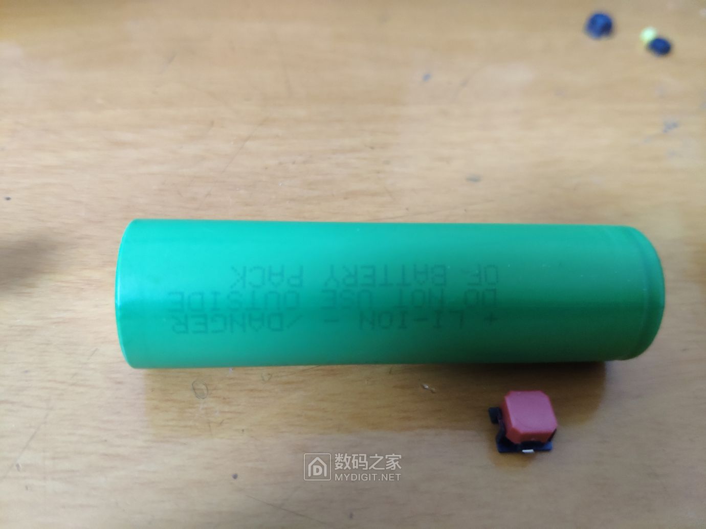 准备换上去。开关之前拆时不小心搞坏了。只好换了