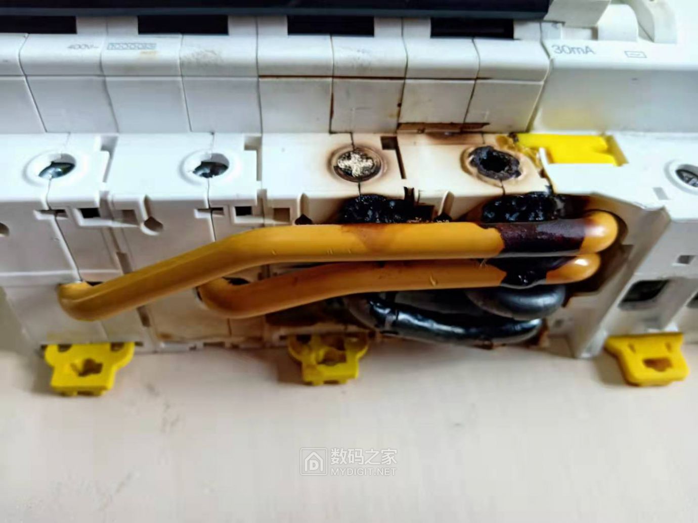 拆个施耐德空开schneiderc120h