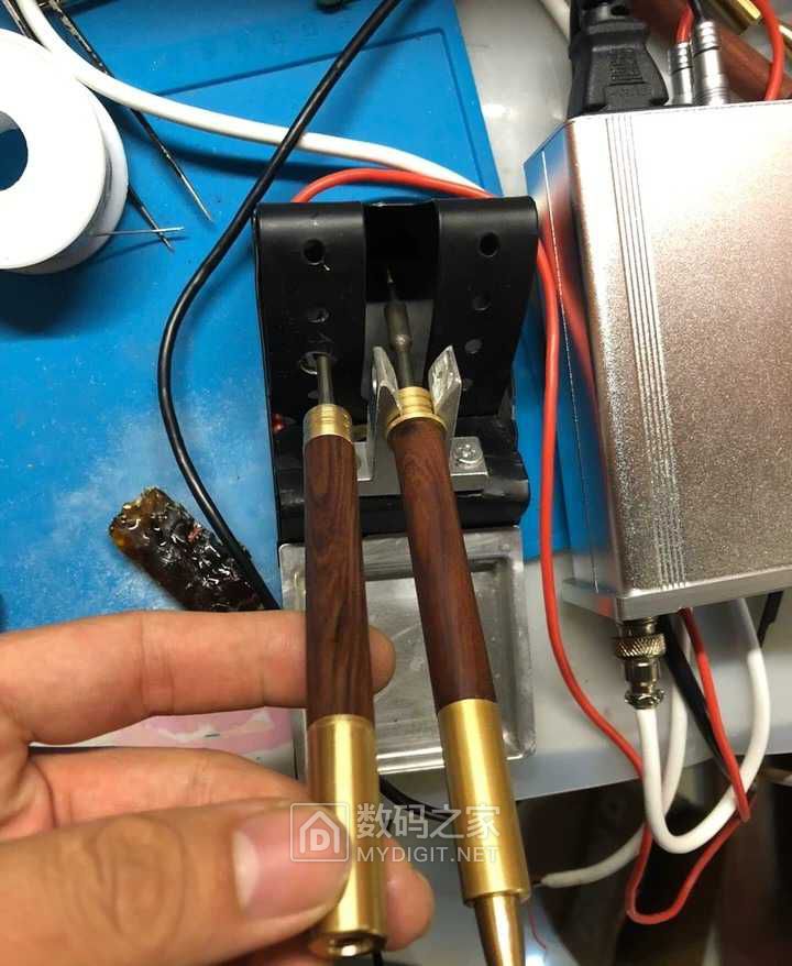 出个t12移动电烙铁和自己做的245手柄