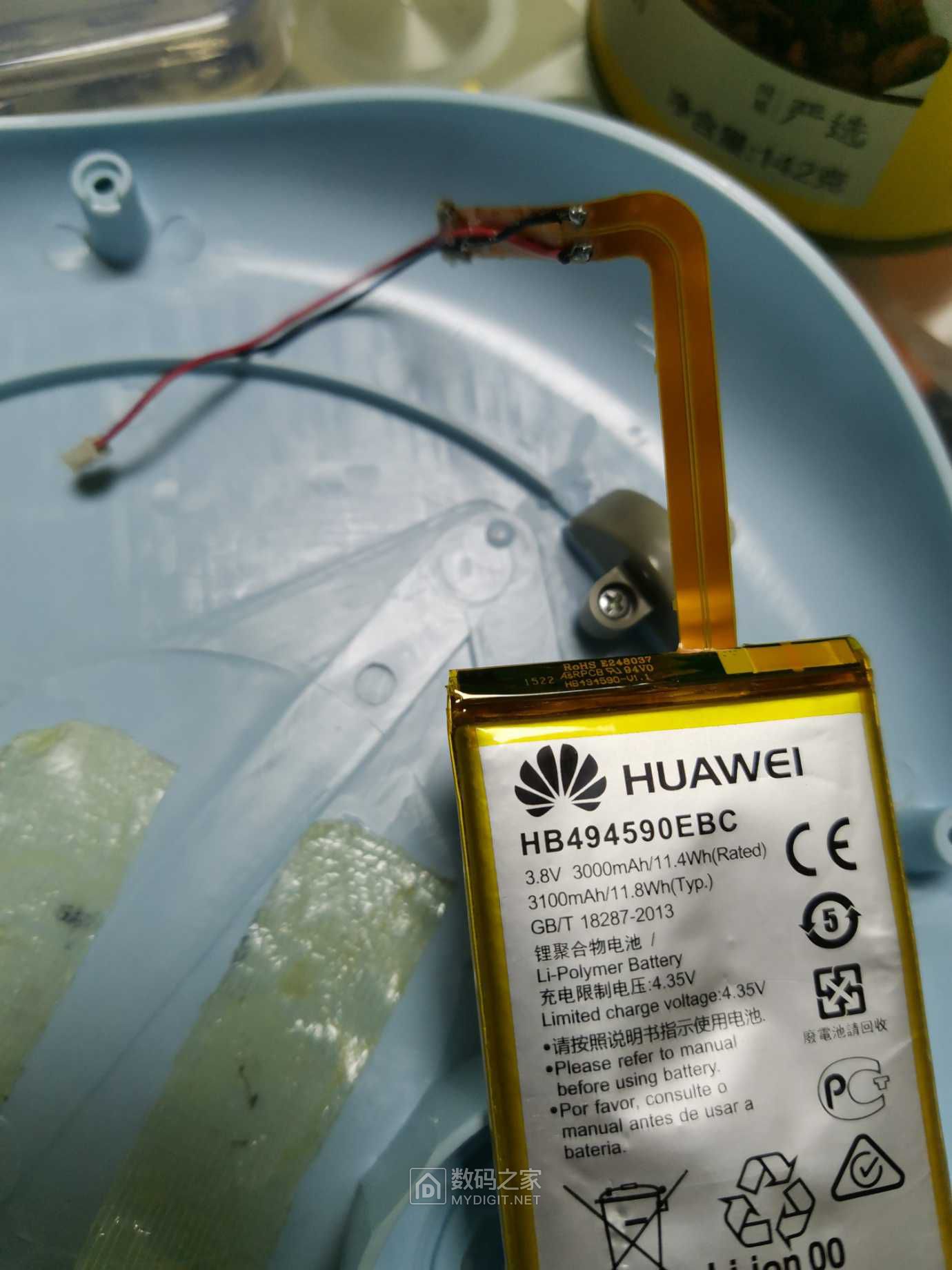 荣耀8青春手机电池正负极如何识别