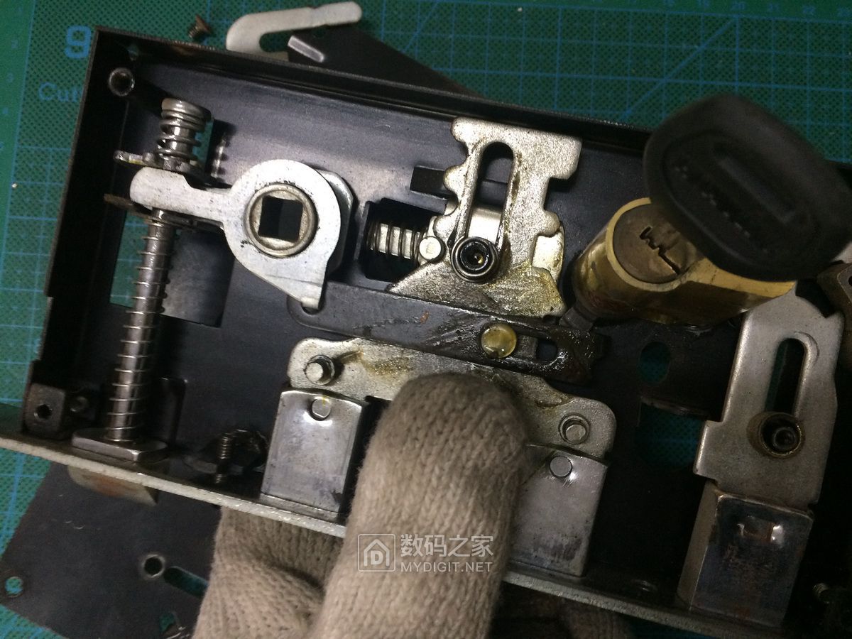 拆把办公室的门锁