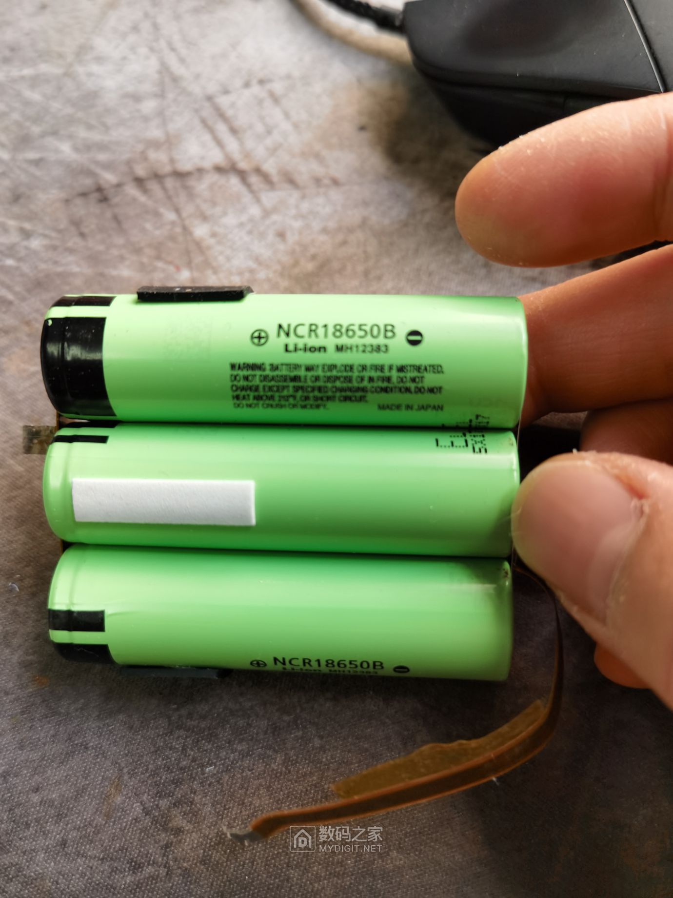 拆解一个迷你充电宝顺便换个高容量电池3800毫松下18650电池