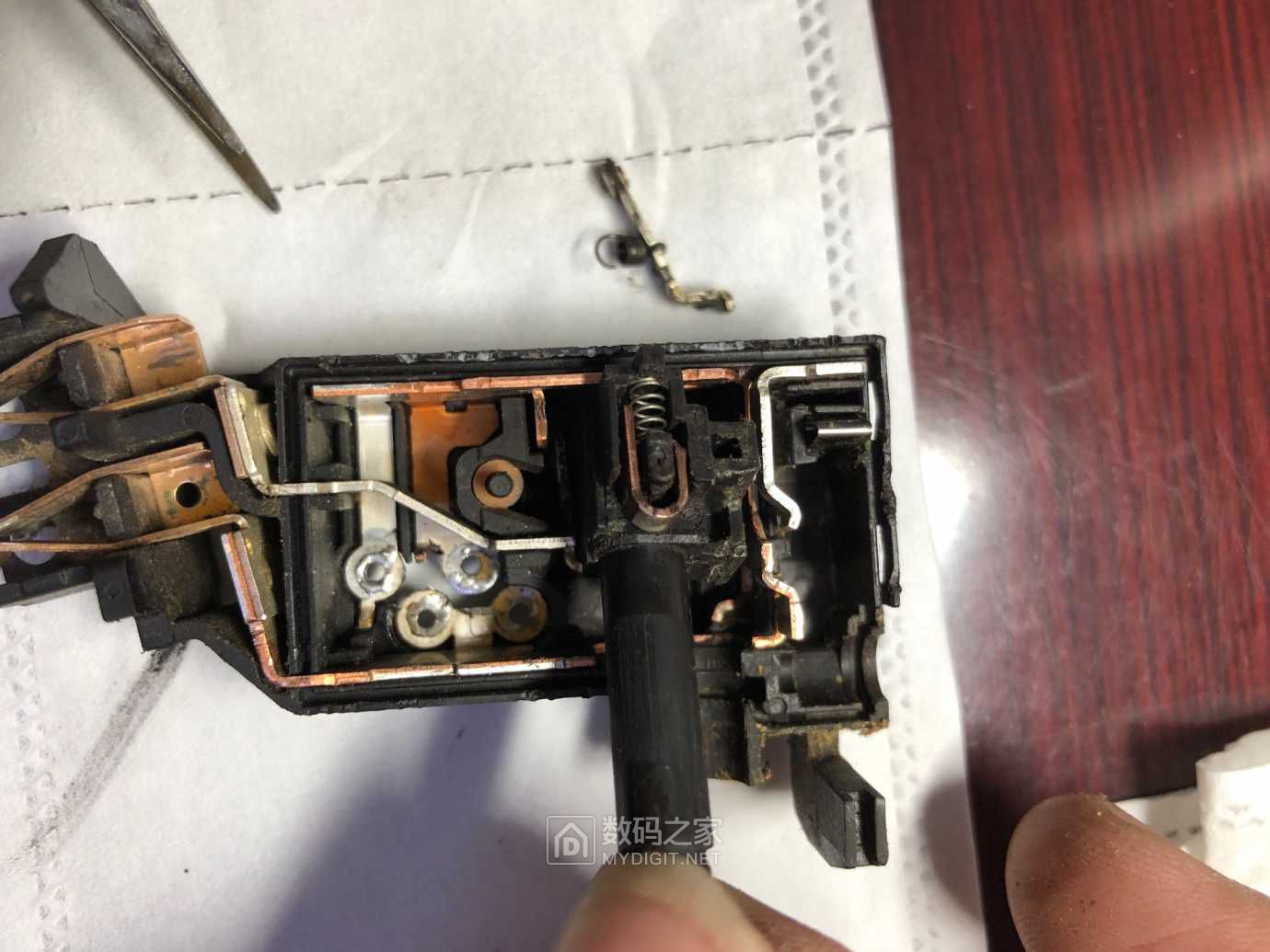 德伟dc927直流电钻调速开关拆解