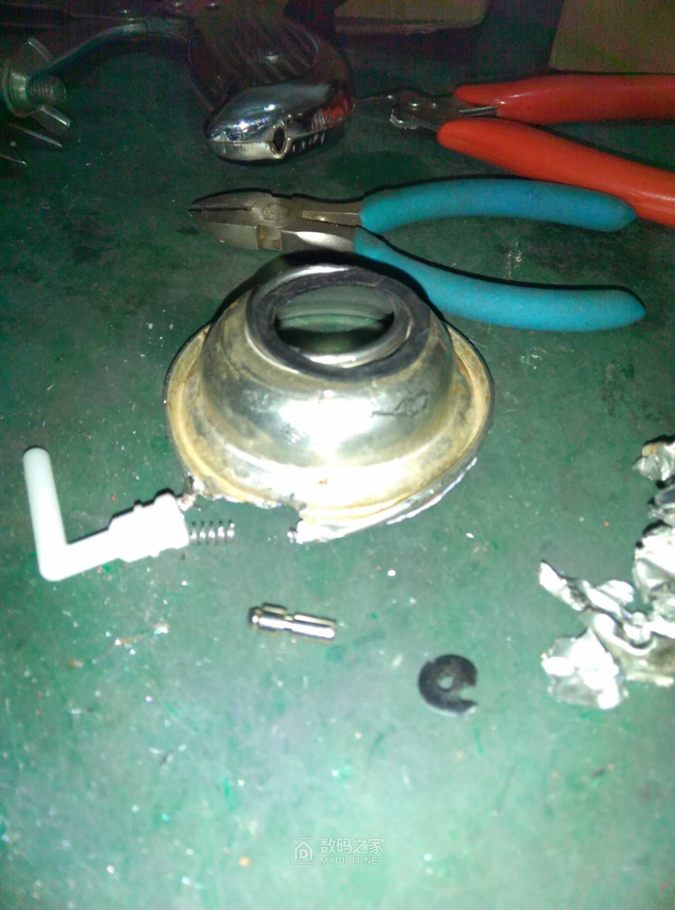 拆解岩谷的便携长气罐据说加热很危险