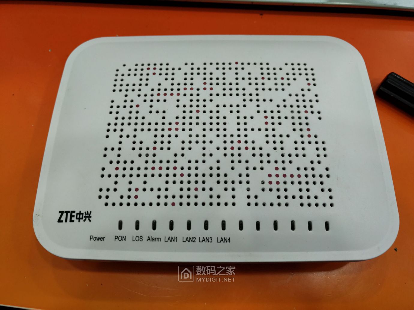 移动中兴f460光猫缩水版很多空焊位原版应该有wifi