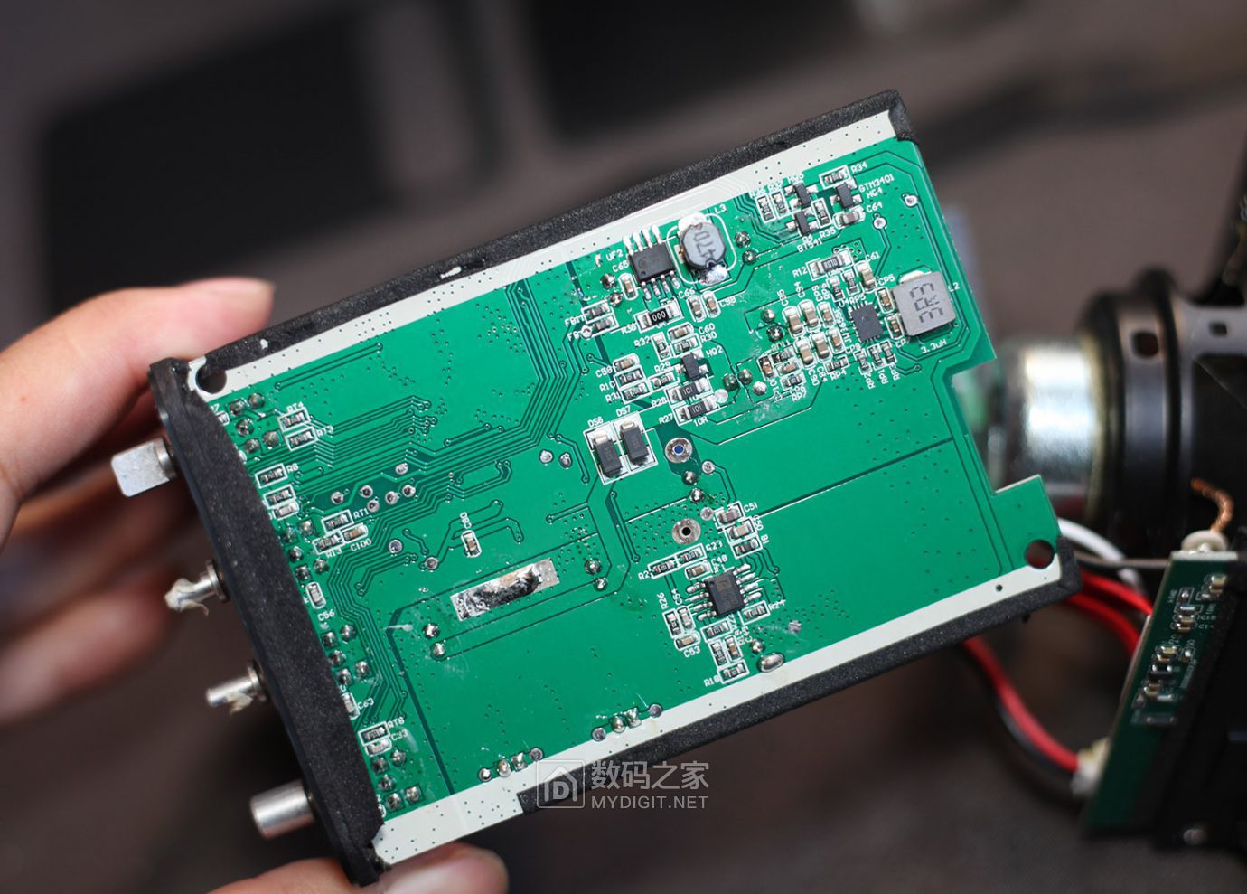 艾特铭客金刚6蓝牙音箱凭啥卖一千多拆散了才得到答案